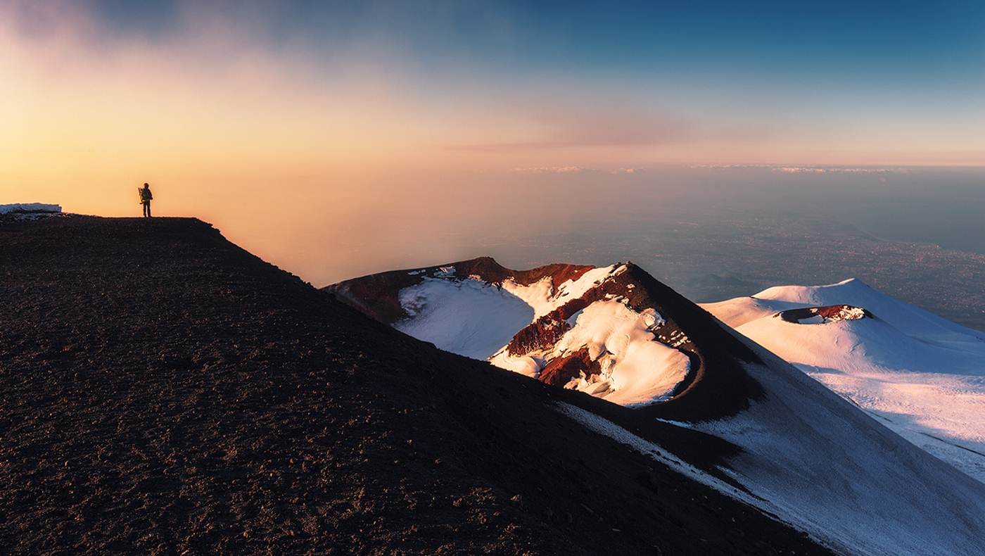 四张群山高山山峰幻灯片PPT模板素材免费下载